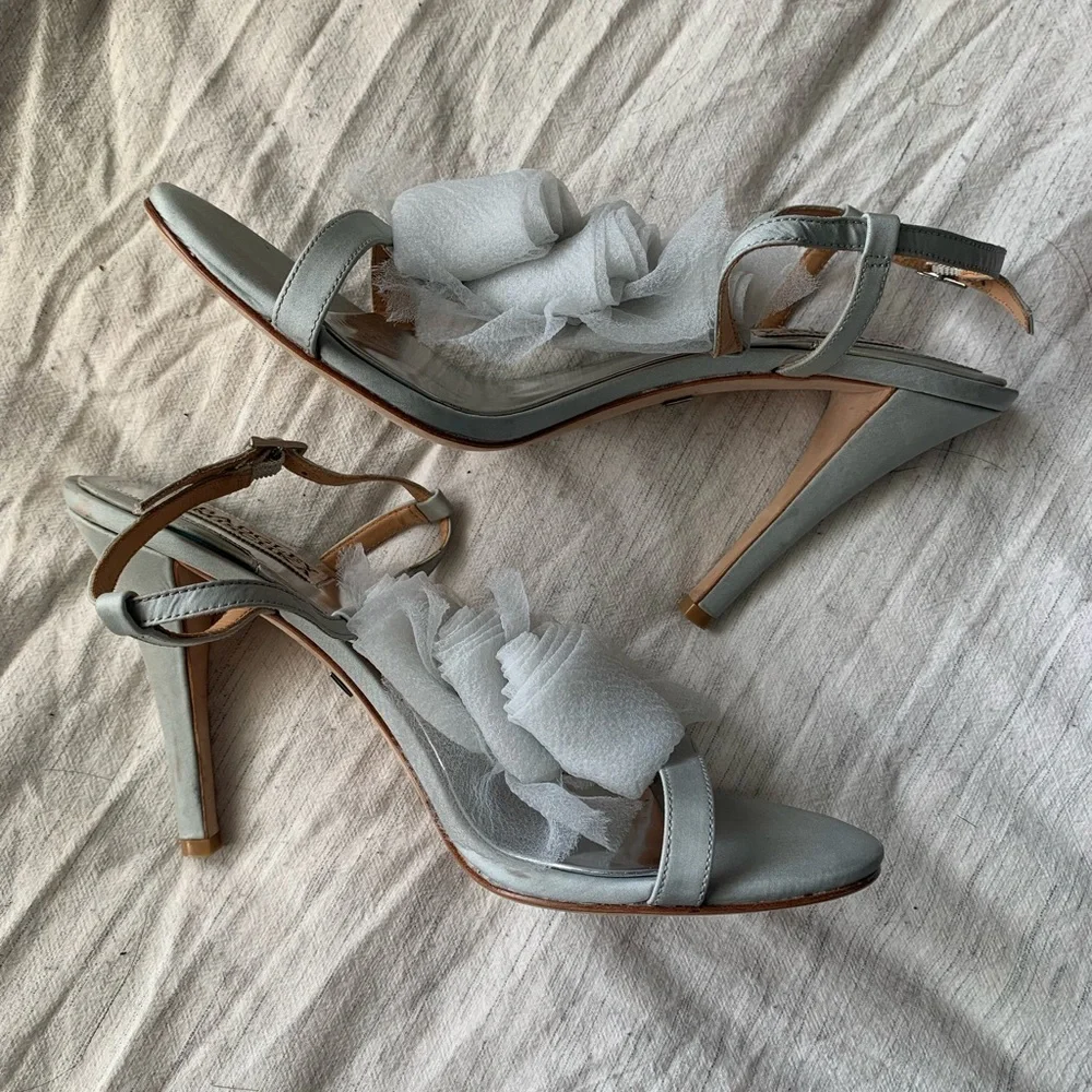 Badgley Mischka Cissy T-Strap Sandals Gray Floral Tulle Bridal Heels 9M‎